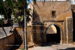 Image du Maroc Professionnelle de  La fameuse Porte de la Marine ou Bab El Marsa de la Médina de Casablanca, le passage obligé des personnes et des marchandises jusqu'à l'ouverture du boulevard Félix Houphouët-Boigny pour l'arrivée du président de la République française Alexandre Millerand qui effectuait en 1922 un voyage au Maroc et dans les pays de l'Afrique du nord, Vendredi 10 juillet 2009. (Photo / Abdeljalil Bounhar) 